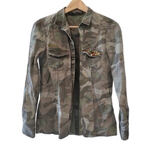 Zara utility jacket relaxed fit multiple pockets stylish functional